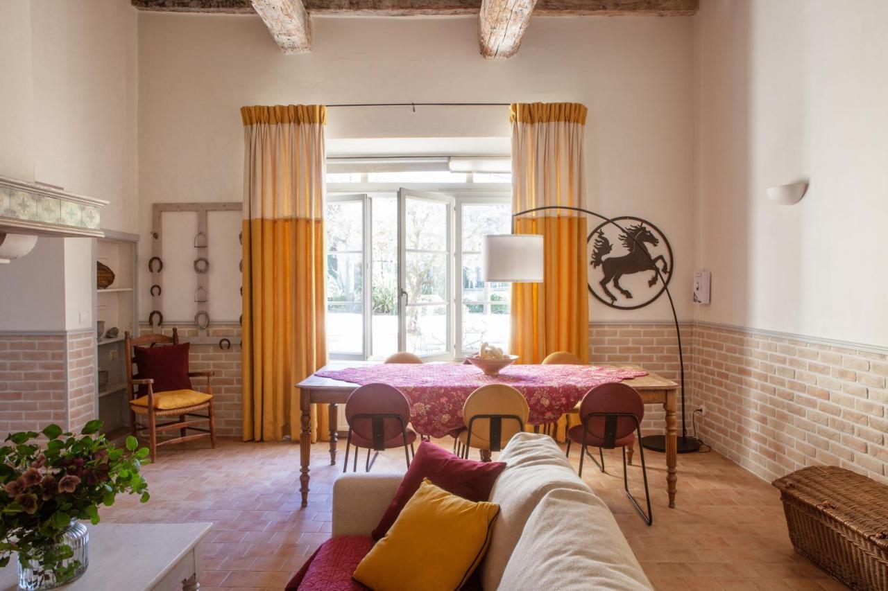 Domaine De Blanche Fleur Hotel Châteauneuf-de-Gadagne Екстериор снимка