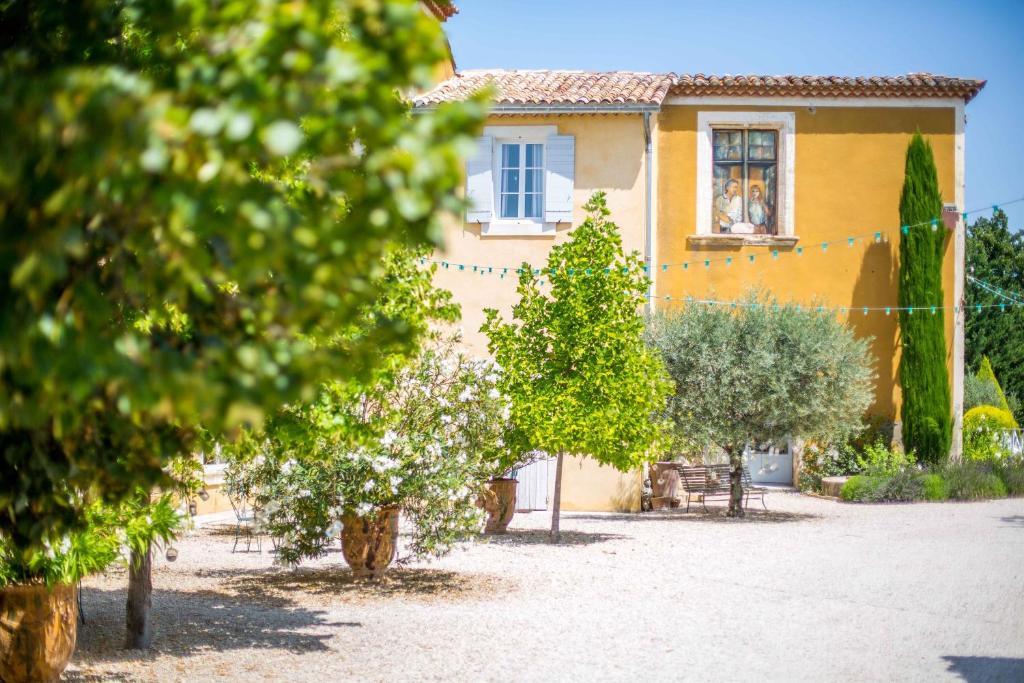Domaine De Blanche Fleur Hotel Châteauneuf-de-Gadagne Екстериор снимка